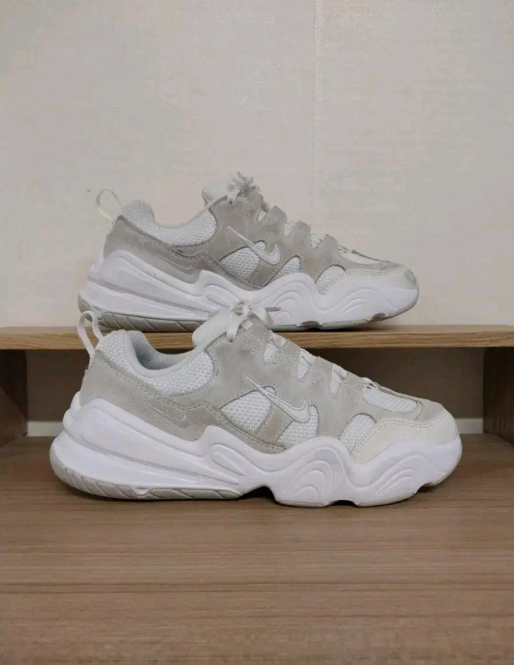 여성 나이키 테크 헤라 화이트 런닝화, 운동화 (235) 이미지