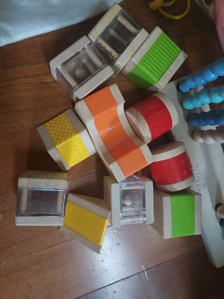 원목사운드블럭,빨대컵(미사용)등등 전부2만원--3