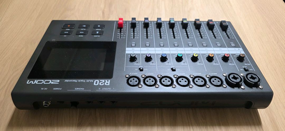 ZOOM 멀티트랙 레코더 R-20 신품급--2