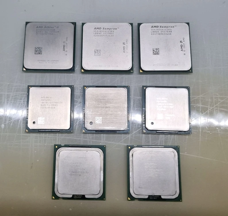 수집용 옜날 CPU 사진 순서대로 모델입니다.AMD 에슬론2 255, 셈프론2800 인텔 팬티엄4, I3 4160 이미지