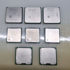 수집용 옜날 CPU 사진 순서대로 모델입니다.AMD 에슬론2 255, 셈프론2800 인텔 팬티엄4, I3 4160 이미지