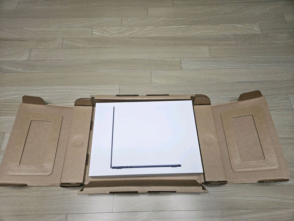 [판매] 미개봉 맥북에어15 / m4 / 24G / 512G / 미드나잇 / 부산 동래/금정 / 200만--3