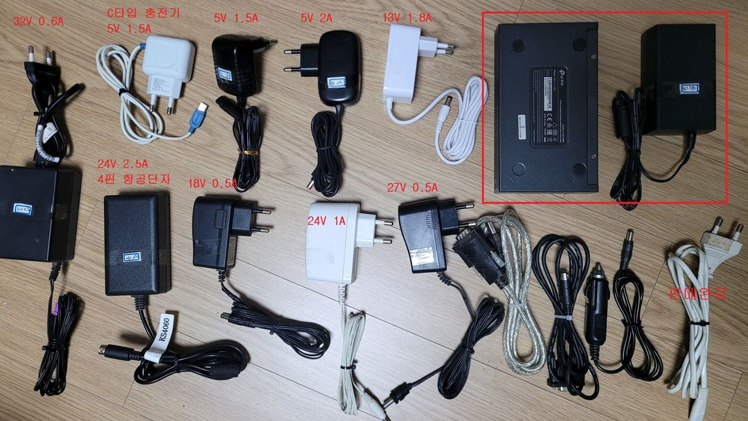 여러종류의 아답터와 케이블 및 랜선분배기- 개별판매 가능--0
