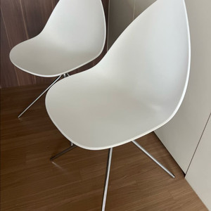 보컨셉 화이트 크롬다리 의자 4개 이미지