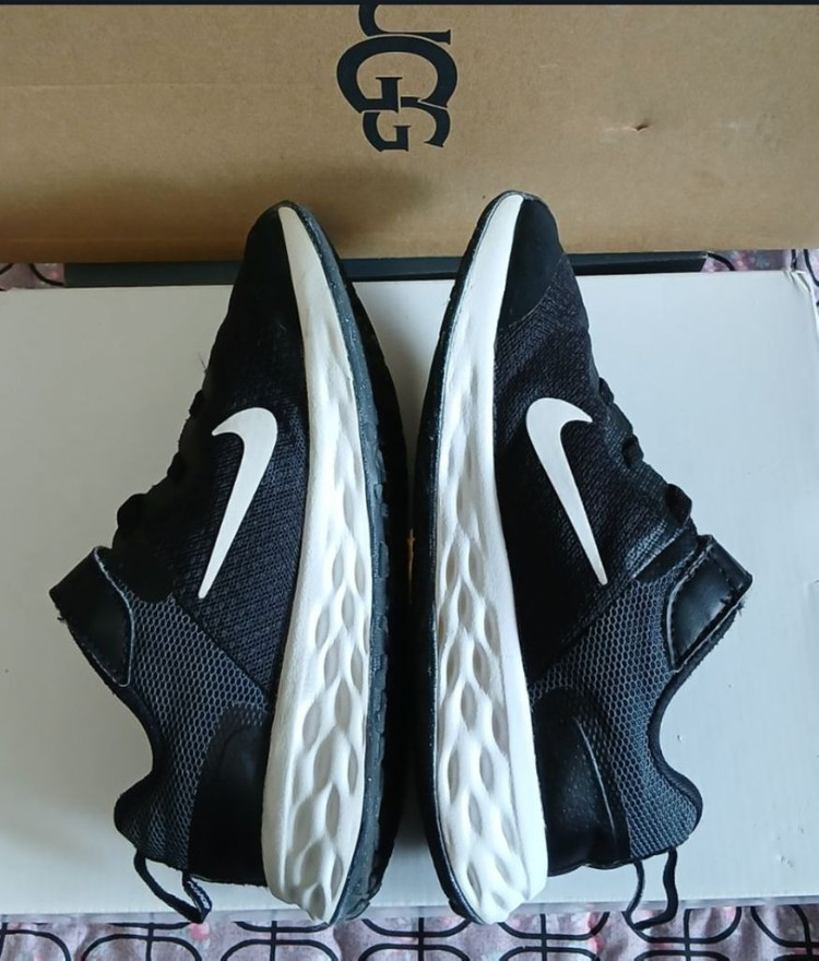 나이키키즈 레볼루션 190운동화 블랙--4