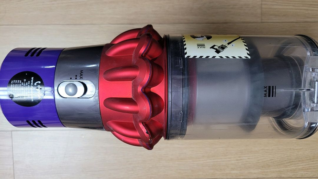 깨끗하게 세척한 다이슨 무선 청소기 V10 풀세트(42분 연속동작)--2