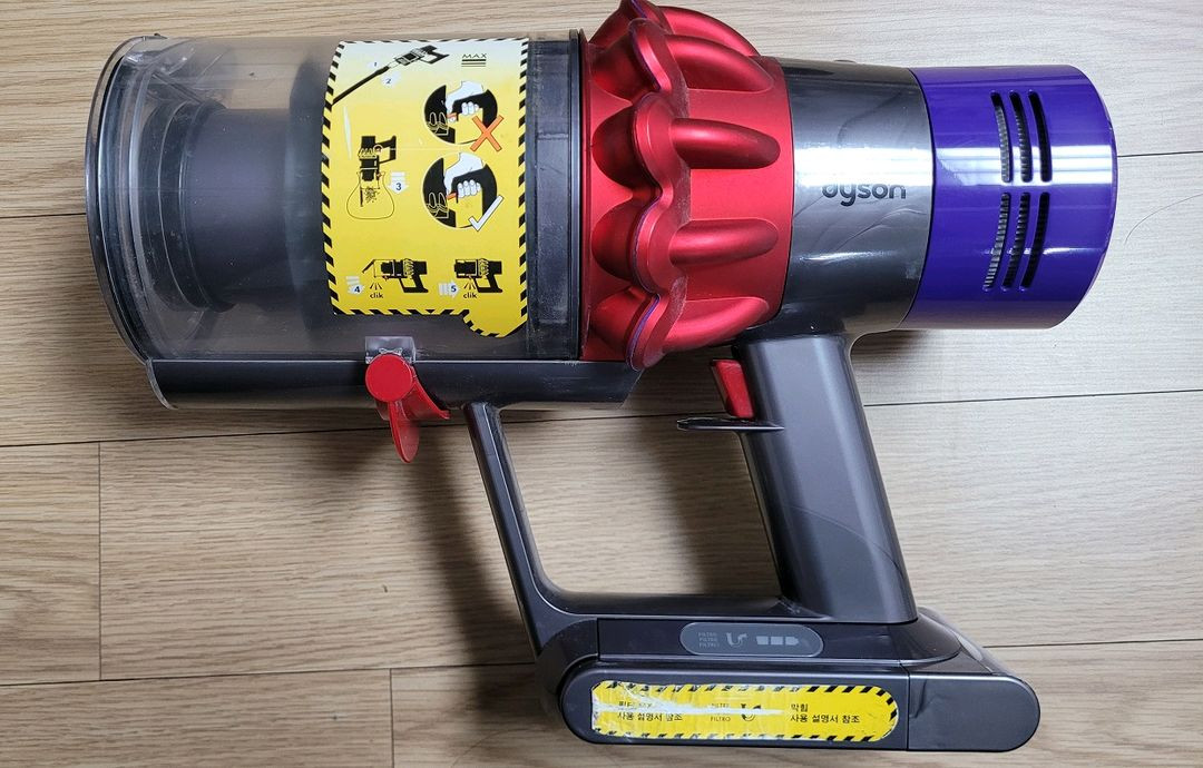 깨끗하게 세척한 다이슨 무선 청소기 V10 풀세트(42분 연속동작)--3