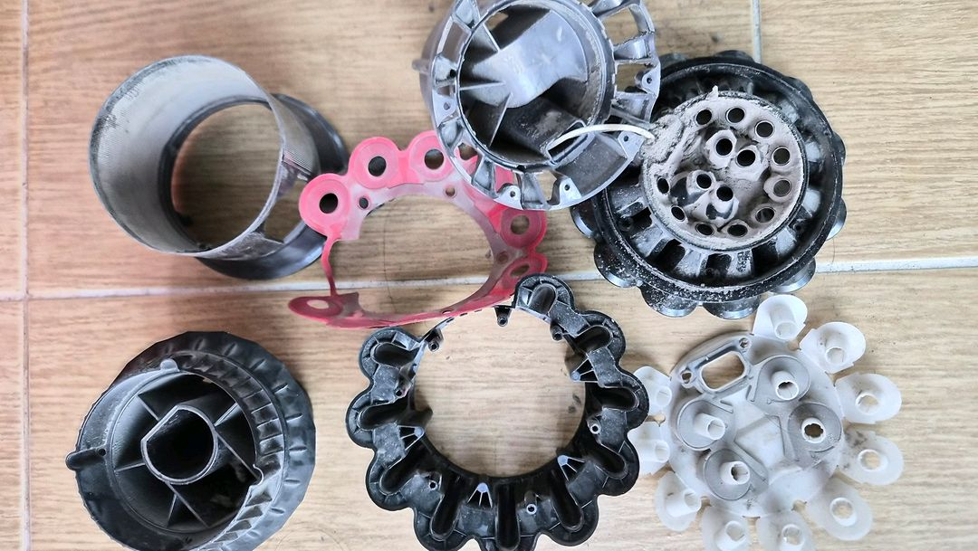 깨끗하게 세척한 다이슨 무선 청소기 V10 풀세트(42분 연속동작)--8