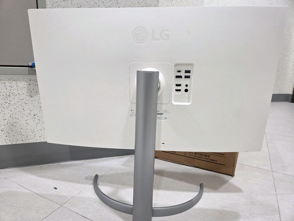 LG 모니터 32UP830--1