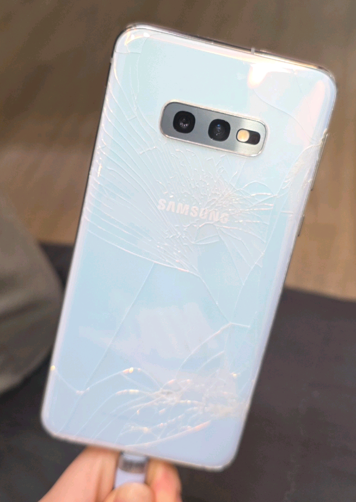 삼성 갤럭시 S10e 128기가 (후면만파손--1