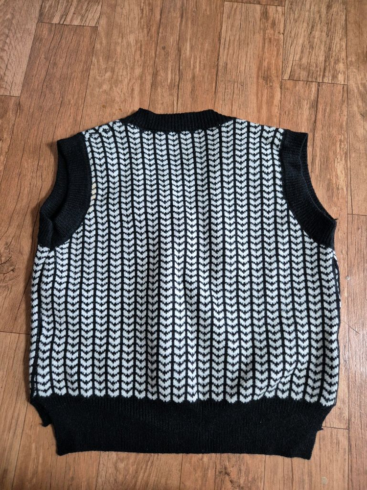 니트 조끼 베스트 블랙/화이트 패턴 이미지