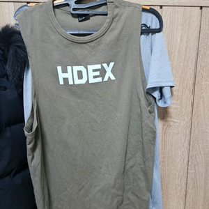 HDEX 나시 티셔츠 카키 M 팝니다