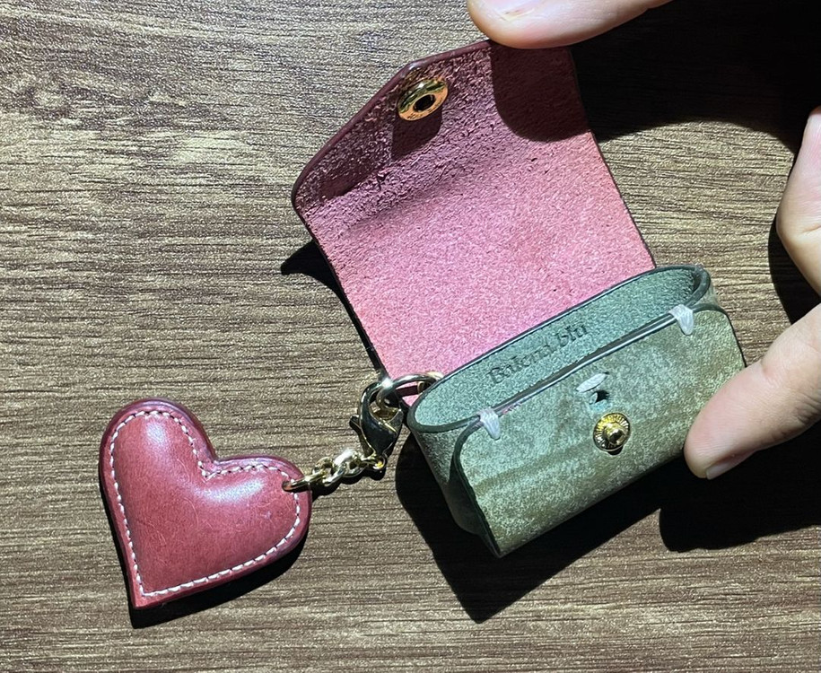 에어팟 프로 1세대, 2세대 가죽 케이스 팝니다.--1