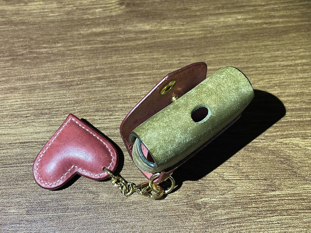 에어팟 프로 1세대, 2세대 가죽 케이스 팝니다.--2