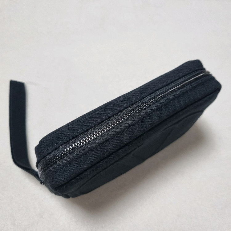 [새상품] 발렌티노 뷰티 블랙 스몰 파우치--2