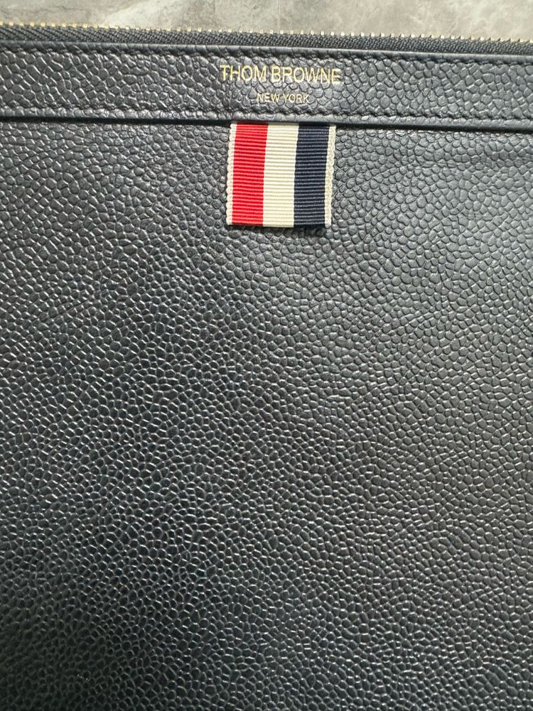 톰브라운 페블 그레인 도큐먼트 홀더 클러치--1