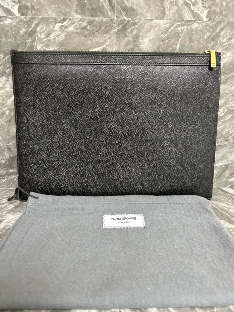 톰브라운 페블 그레인 도큐먼트 홀더 클러치--3