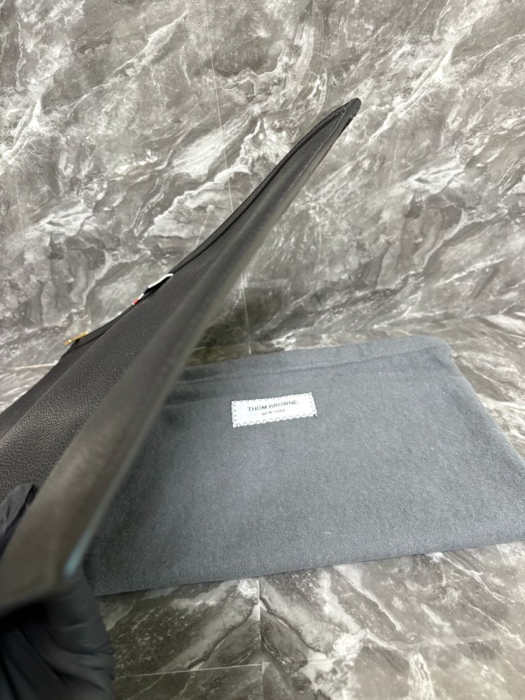 톰브라운 페블 그레인 도큐먼트 홀더 클러치--5