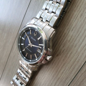 부로바 프리시져니스트(Bulova precisionist) 고정밀 쿼츠(UHF) 진한 청판 검판 메탈시계