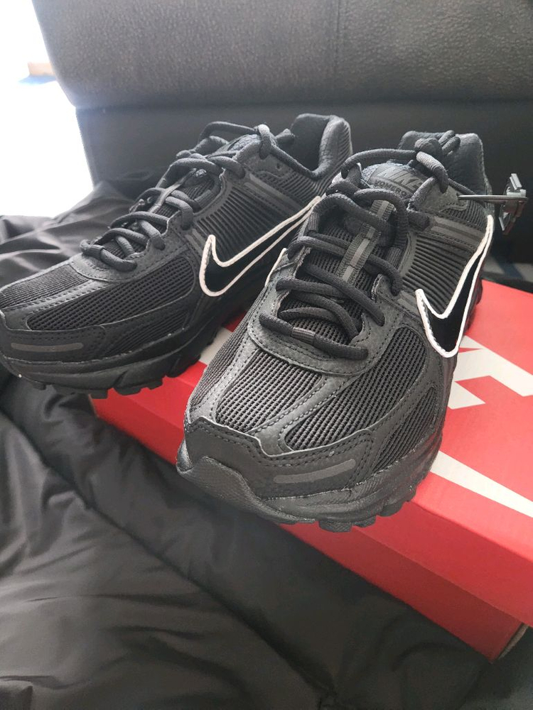 (새상품급처분!)나이키 줌 보메로5<블랙서밋화이트> 250mm사이즈 팝니다!--4