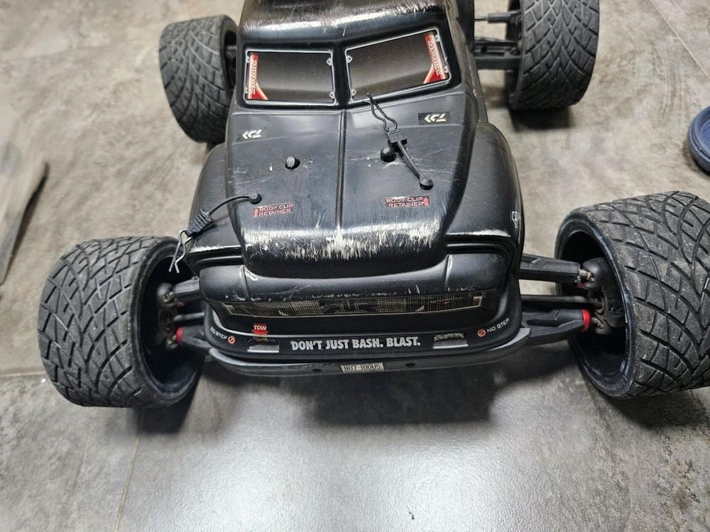 아르마 노토리우스 몬스터트럭,에이트 xe 전동버기,HOTA D6 PRO충전기,4셀 3셀 배터리,타이어,7px 조종기--2