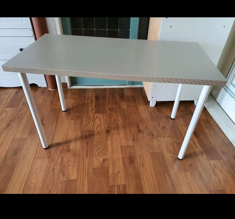 이케아 테이블 가벼우면서 튼튼 다용도로쓰기좋음 3만원 그외 원목고급의자덤--3