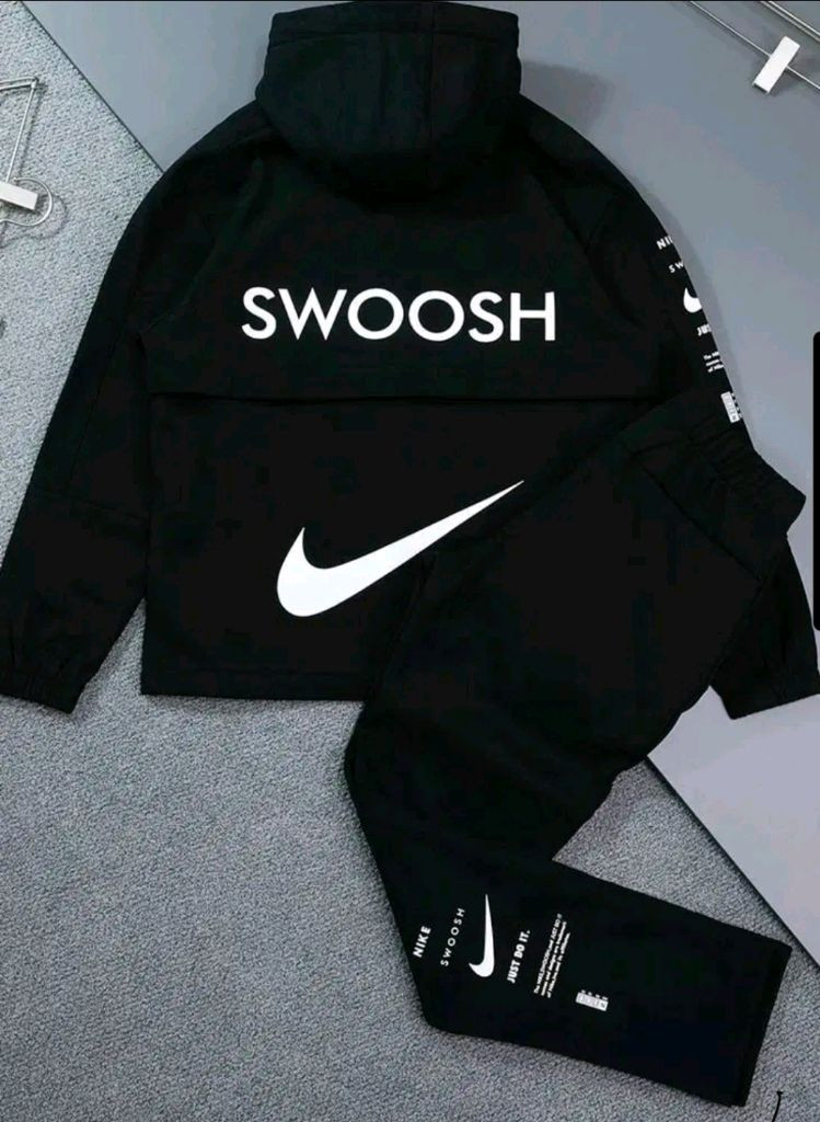 블랙 색상 나이키 스우시 트레이닝 세트--1