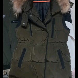 (새옷수준)베스띠밸리(BESTIBELLI) 여성 롱 경량패딩 카키색 조끼 66 사이즈