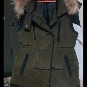 (새옷수준)베스띠밸리(BESTIBELLI) 여성 롱 경량패딩 카키색 조끼 66 사이즈