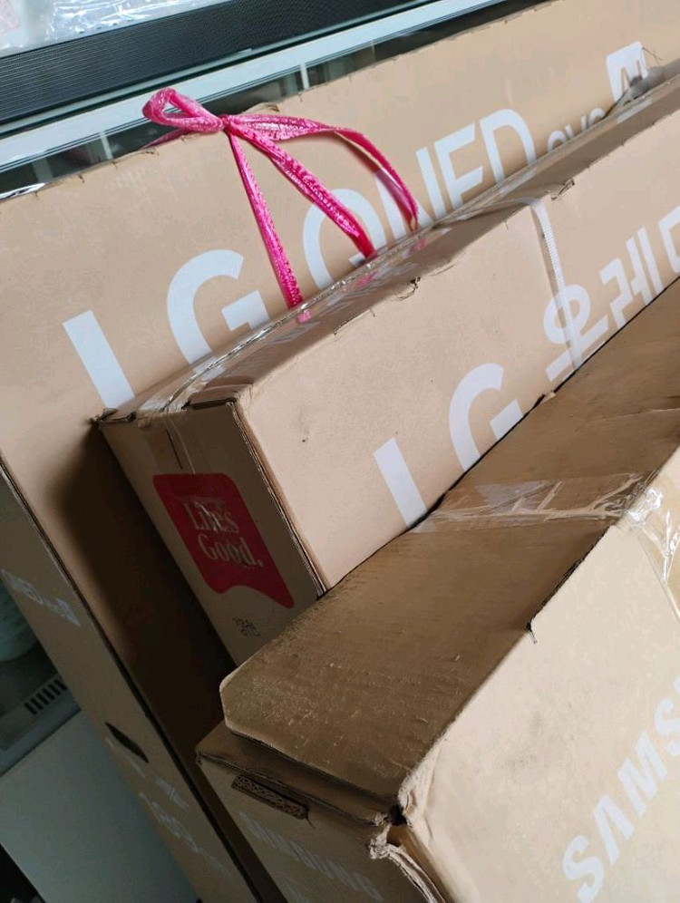 LG 올레드 83인치 77인치 삼성 QLED 85인치 이미지