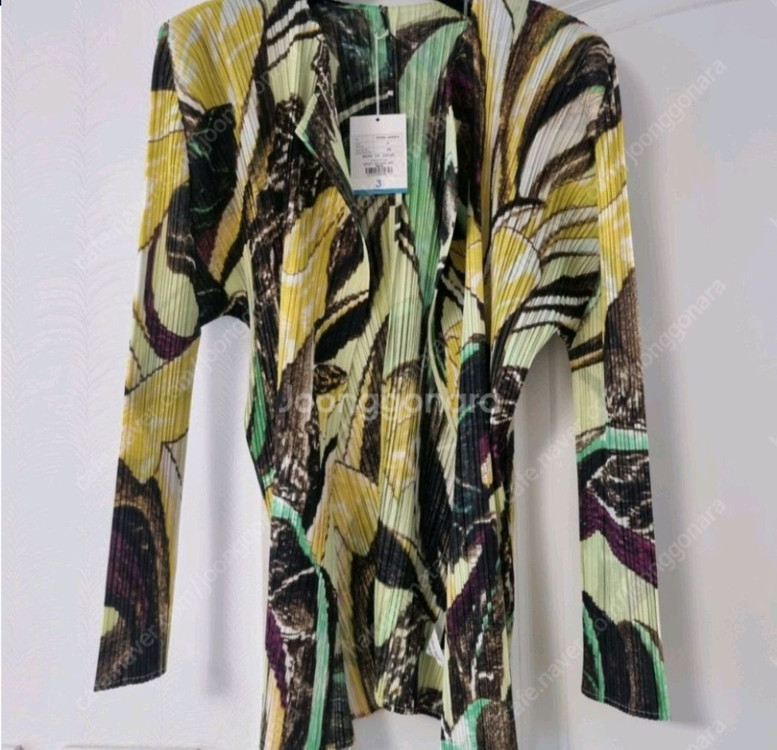 이세이미야케 플리츠플리즈 타르디보 가디건 3사이즈 카키 새상품--2