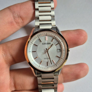 38mm 시티즌 엑시드 로즈골드 슈퍼티타늄 전파수신 태양열 드레스워치 익시드 이미지