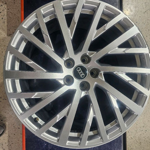 아우디 A8 D5 20인치 순정휠 이미지