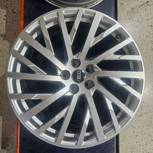 아우디 A8 D5 20인치 순정휠 이미지