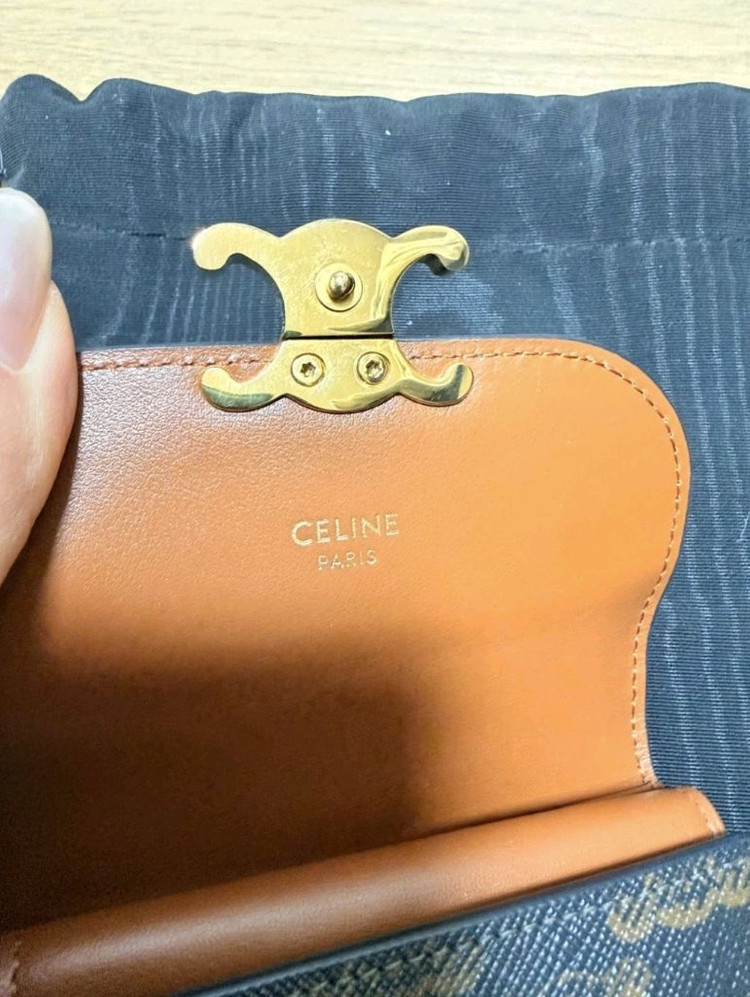 셀린느 정품 트리옹프 반지갑 판매합니다 이미지