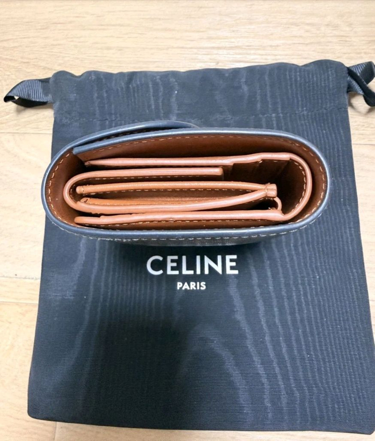 셀린느 정품 트리옹프 반지갑 판매합니다 이미지