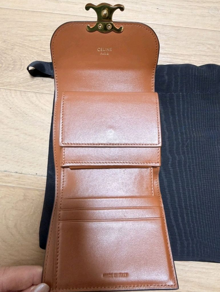 셀린느 정품 트리옹프 반지갑 판매합니다 이미지