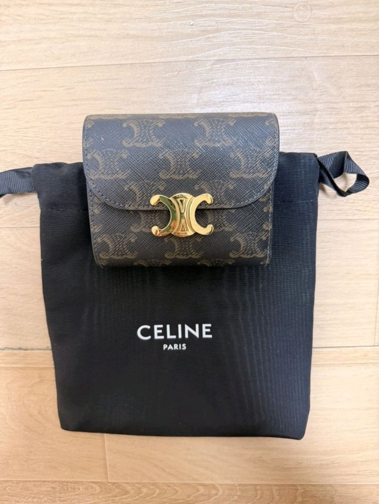 셀린느 정품 트리옹프 반지갑 판매합니다 이미지