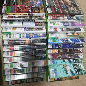 Xbox 360 게임 컬렉션 판매합니다.개별 판매는 하지 않고, 일괄로만 판매합니다.희귀한 게임들도 포함되어 있습니