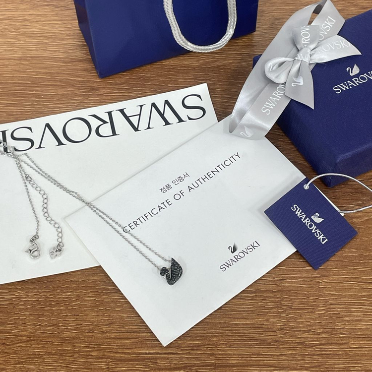 스와로브스키 블랙 스완 목걸이 풀박스--1