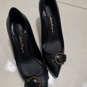 페레가모 블랙 구두 5C 새제품(1번신음) 가격제안 받아요~