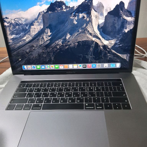 멕북프로 15인치 터치바 모델명 a1990 i7 16 ..최저가 42만