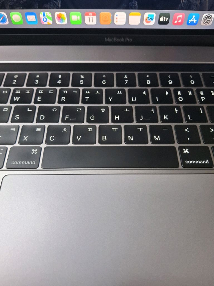 멕북프로 15인치 터치바 모델명 a1990 i7 16 ..최저가 42만 이미지