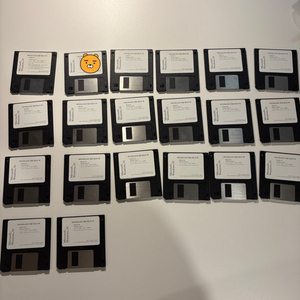 [박물관급 소장용] 한글 Windows 95 정품 플로피 디스크 20장 풀세트 (시리얼 포함)