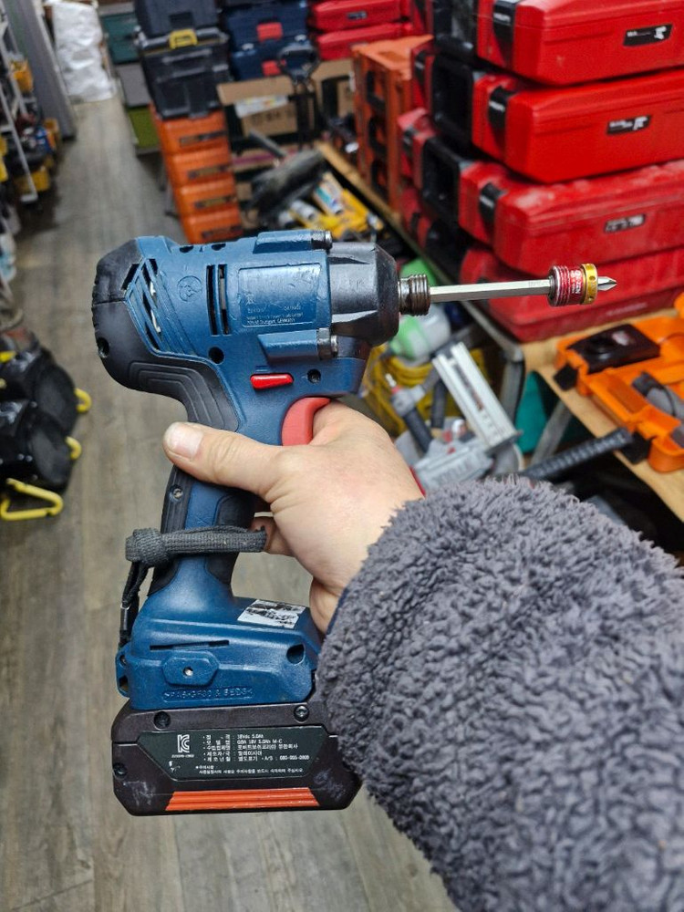 [정품]보쉬충전임팩드라이버 GDR18V160 임팩드릴 배터리포함 A급 이미지