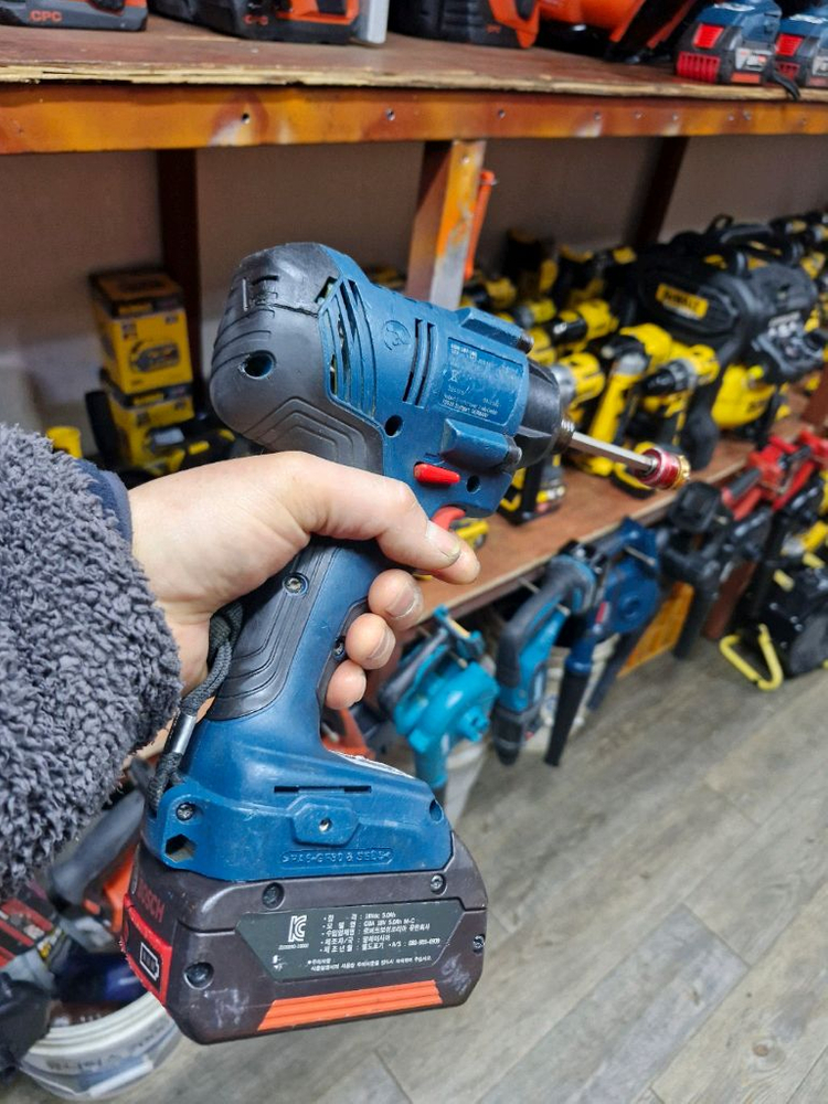 [정품]보쉬충전임팩드라이버 GDR18V160 임팩드릴 배터리포함 A급 이미지