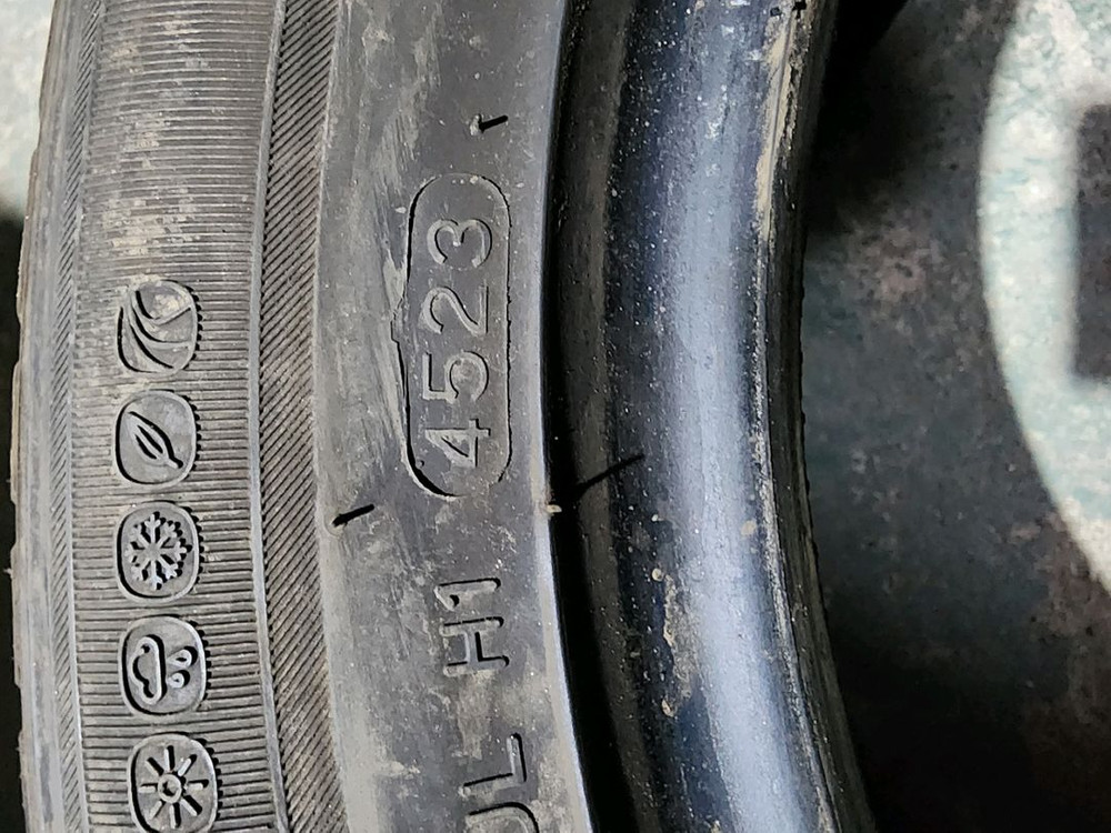 205 55 16 중고타이어 2개--3
