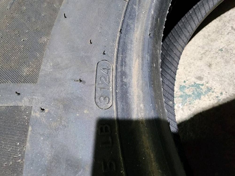 245 70 16 중고타이어 4개--3