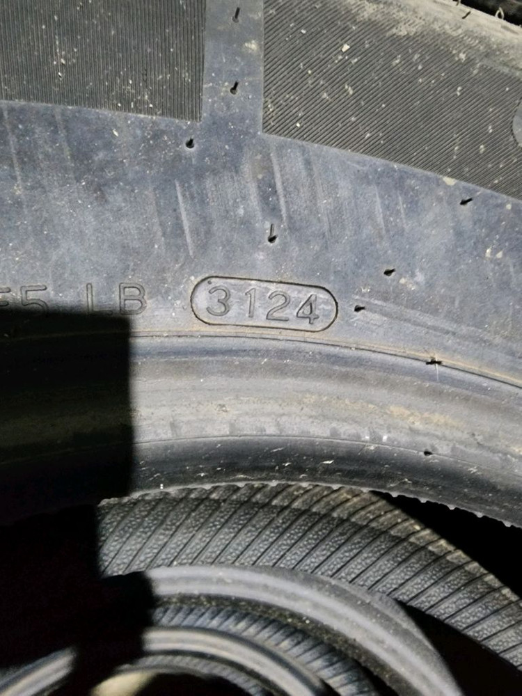 245 70 16 중고타이어 4개--4