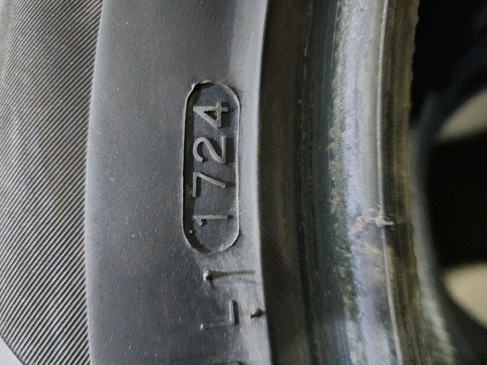 235 55 17 중고타이어--3